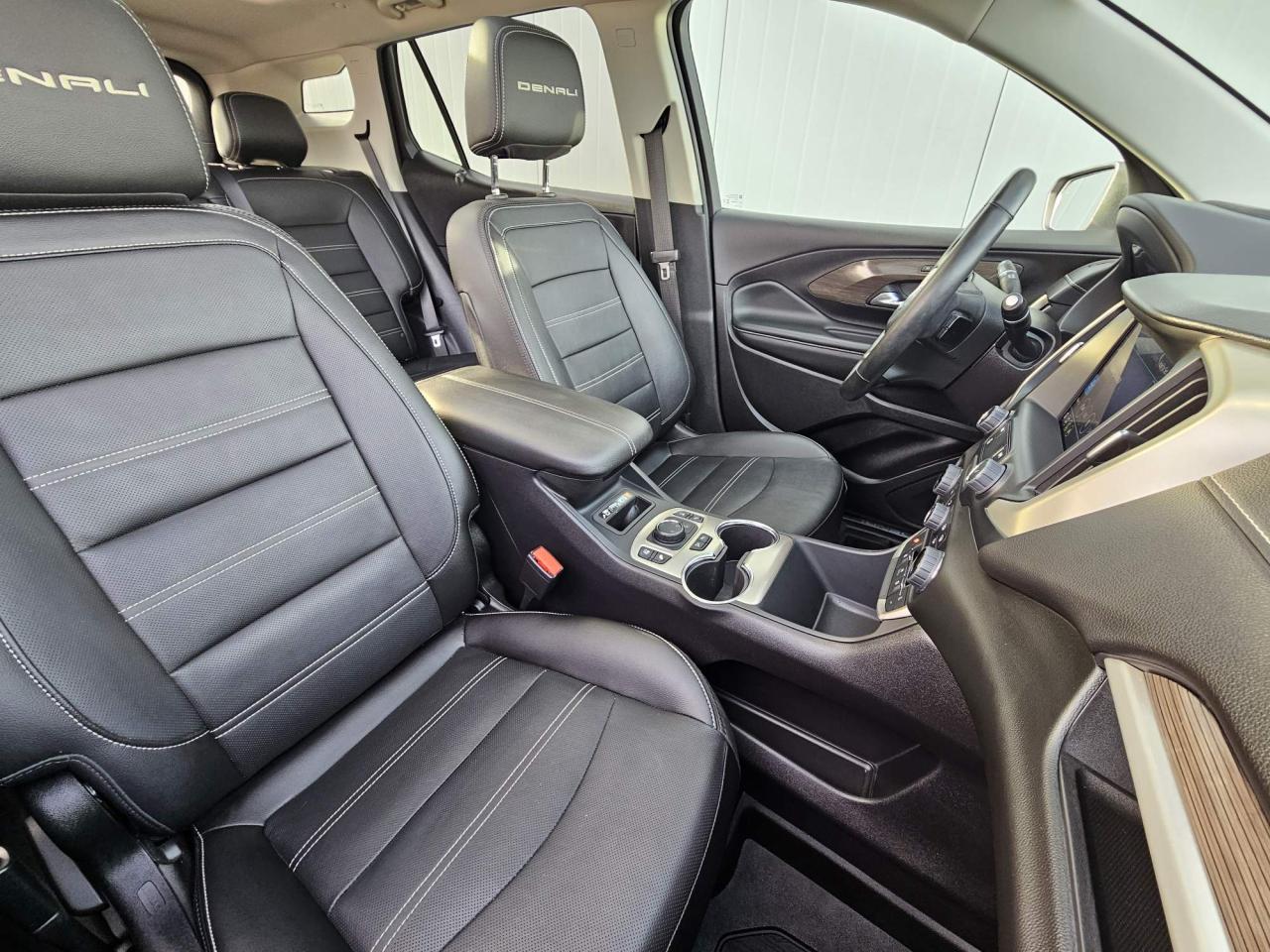 2024 GMC Terrain Denali One Owner | Leather | Navigation | Sunroof | 19" Wheels Photo