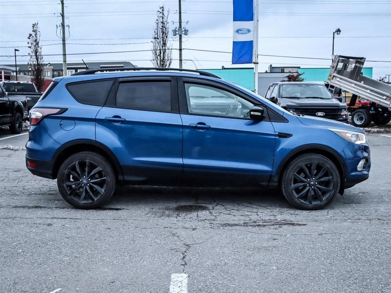 2018 Ford Escape Titanium 4WD Photo3