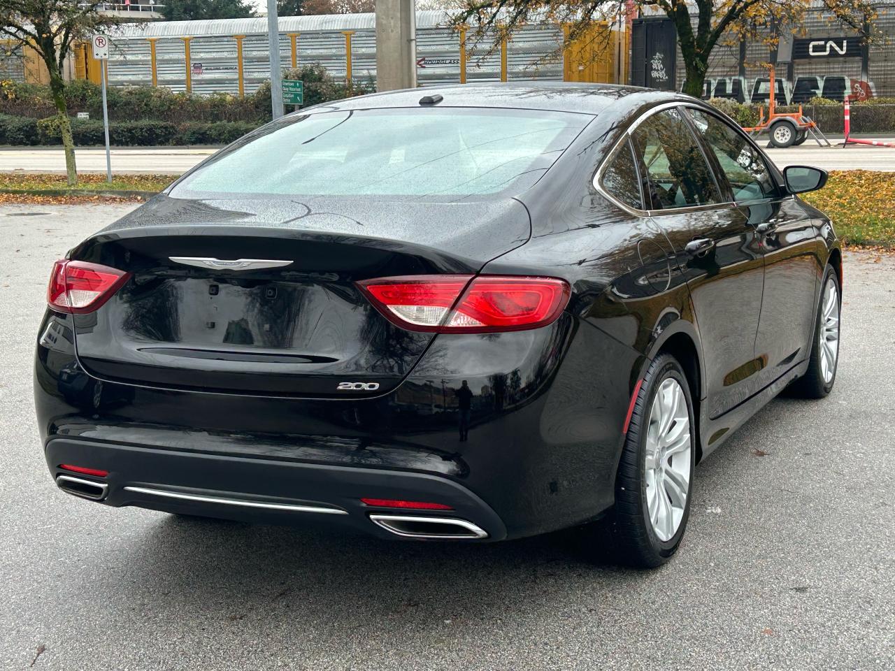 2015 Chrysler 200 Limited - Photo #6
