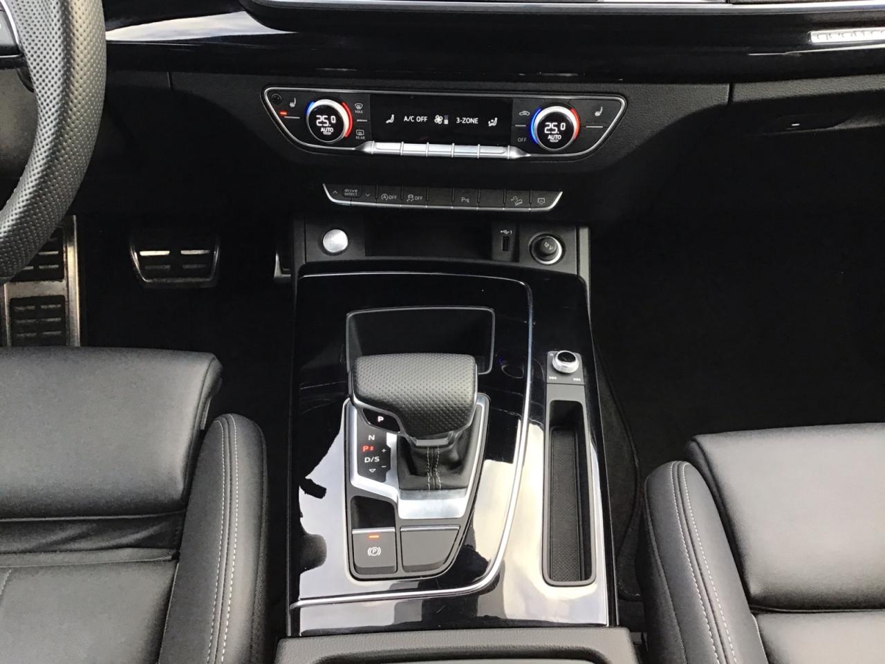 2022 Audi Q5 Sportback 2.0T Progressiv + S-Line Bk Pkg | 20" Wheels Photo