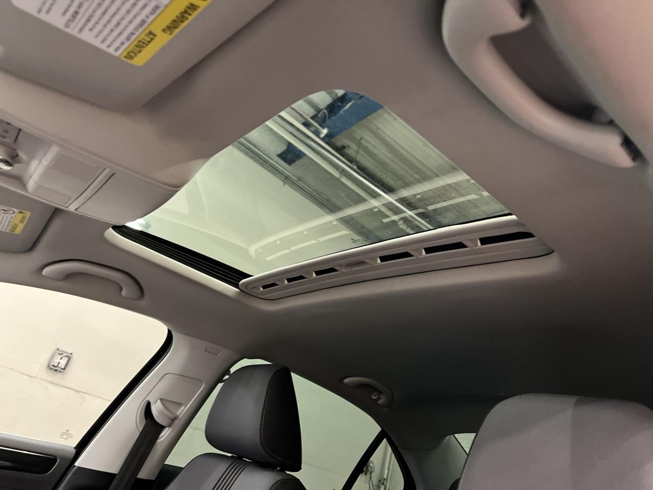 2017 Volkswagen Jetta WOLFSBURG | SUNROOF |HTD SEATS |CARPLAY | REAR CAM Photo