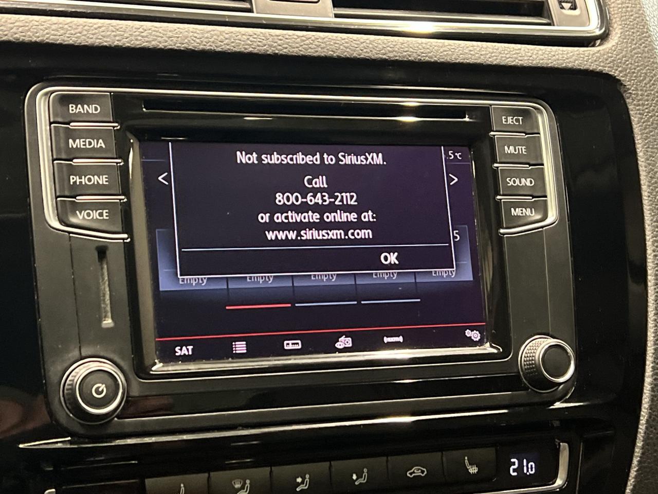 2017 Volkswagen Jetta WOLFSBURG | SUNROOF |HTD SEATS |CARPLAY | REAR CAM Photo