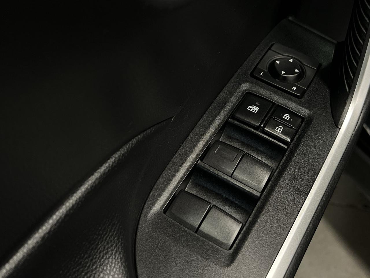 2020 Toyota RAV4 AWD |ONLY 60,000KMS| HTD SEATS |CARPLAY |BLUETOOTH Photo