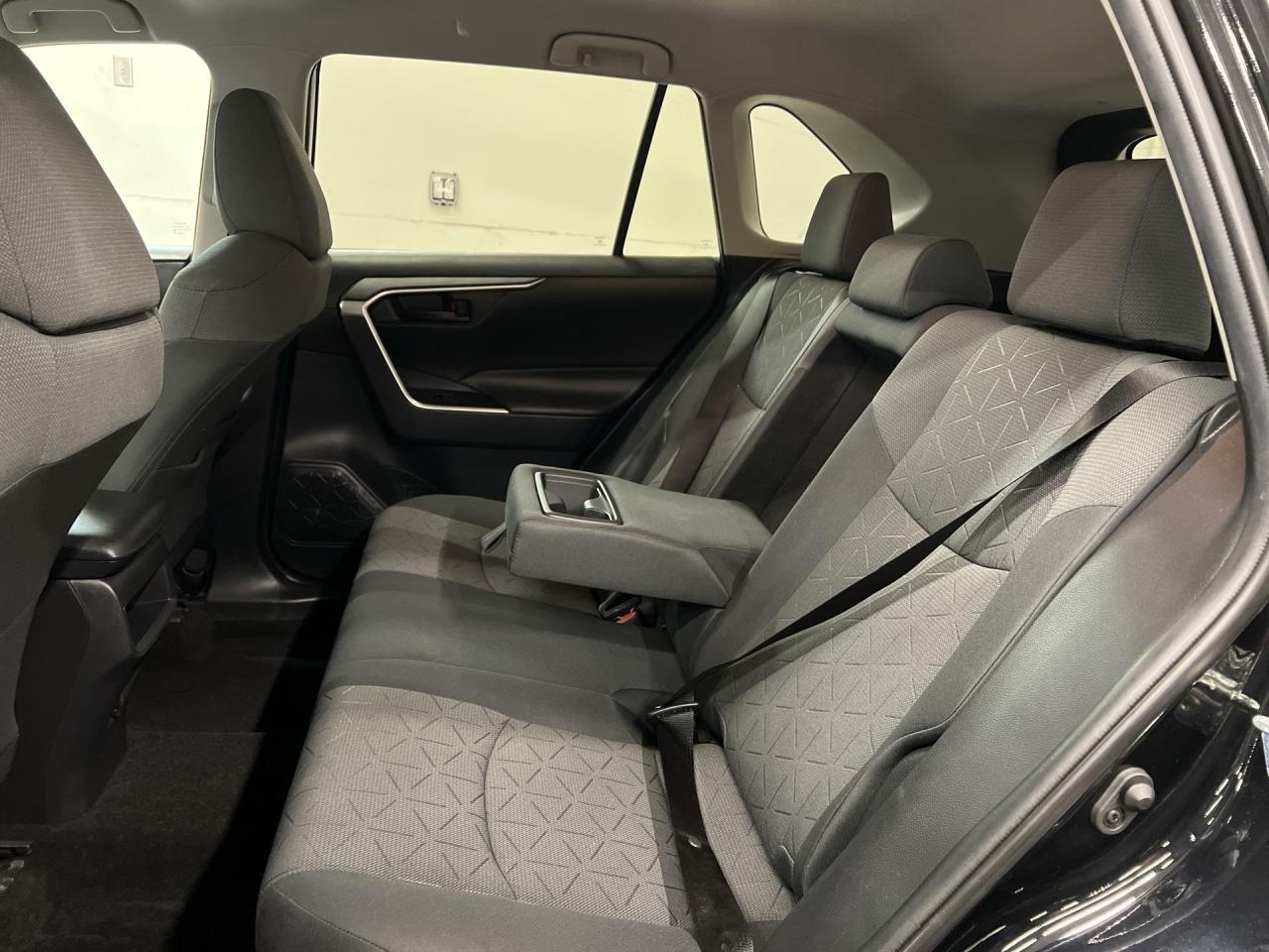 2020 Toyota RAV4 AWD |ONLY 60,000KMS| HTD SEATS |CARPLAY |BLUETOOTH Photo