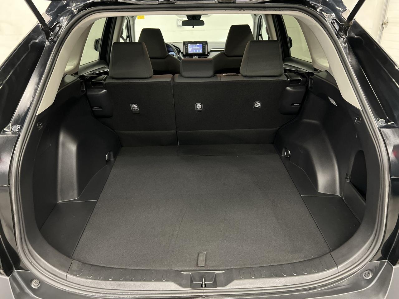 2020 Toyota RAV4 AWD |ONLY 60,000KMS| HTD SEATS |CARPLAY |BLUETOOTH Photo