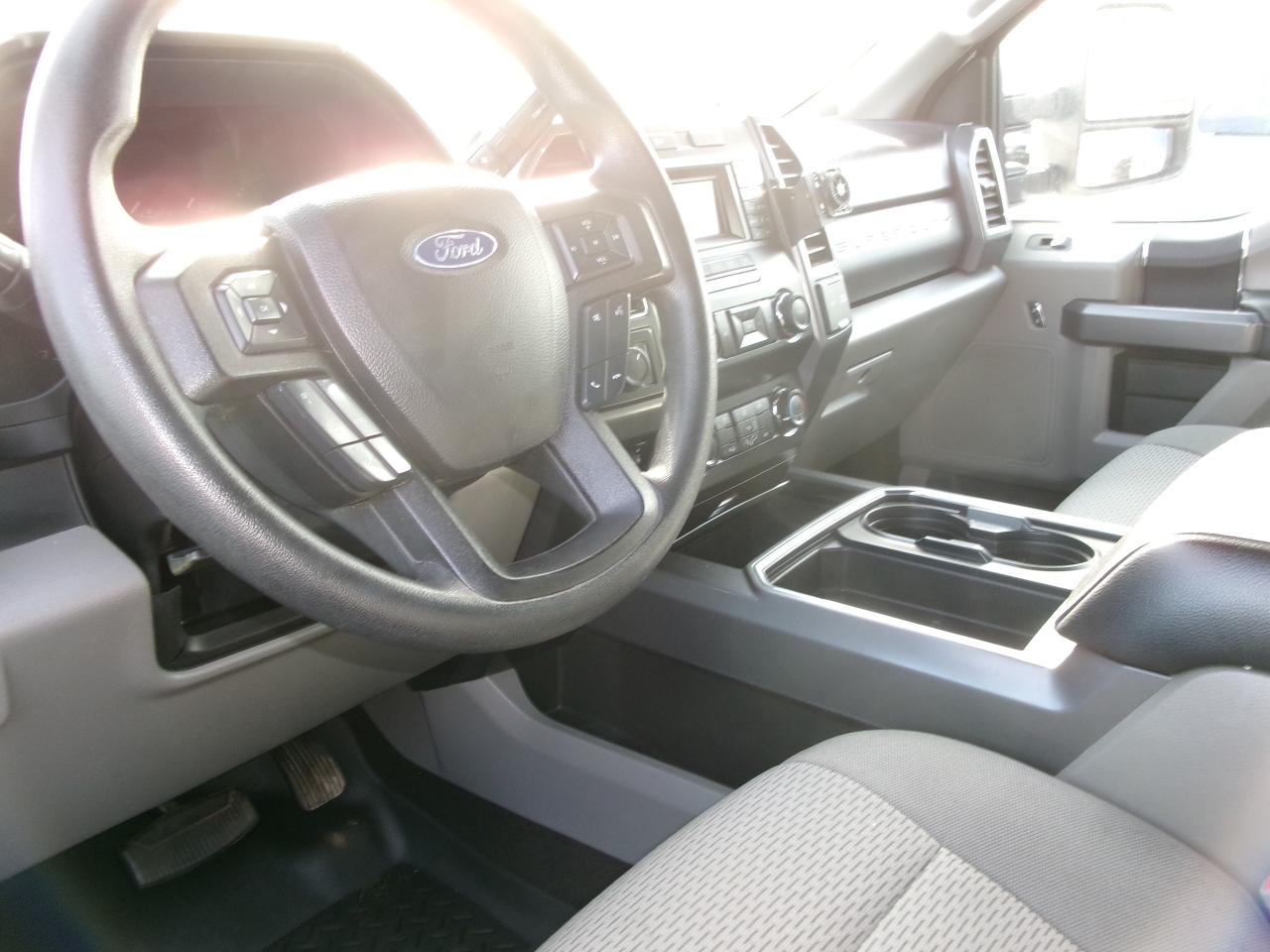 2019 Ford SUPER DUTY F-250 SRW XLT  4x4 Crew Cab Photo