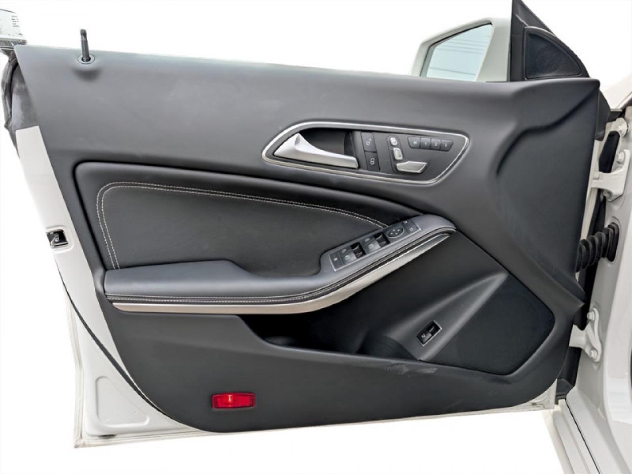 2018 Mercedes-Benz CLA-Class 250 4MATIC®  **ULTRA LOW KMS** Photo