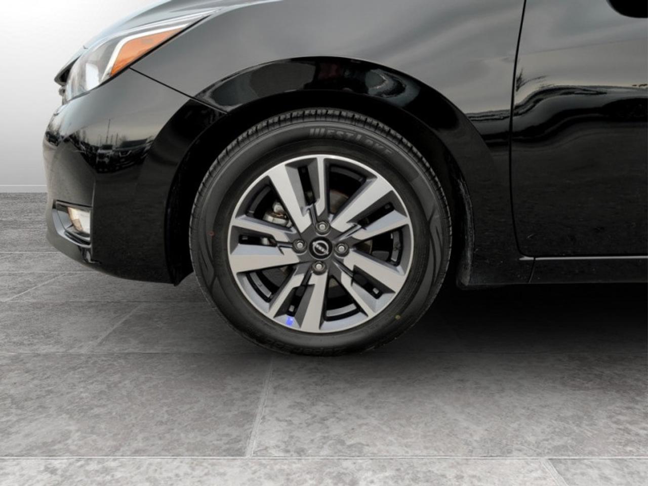 2023 Nissan Versa SV  **CLEAN CARFAX** Photo