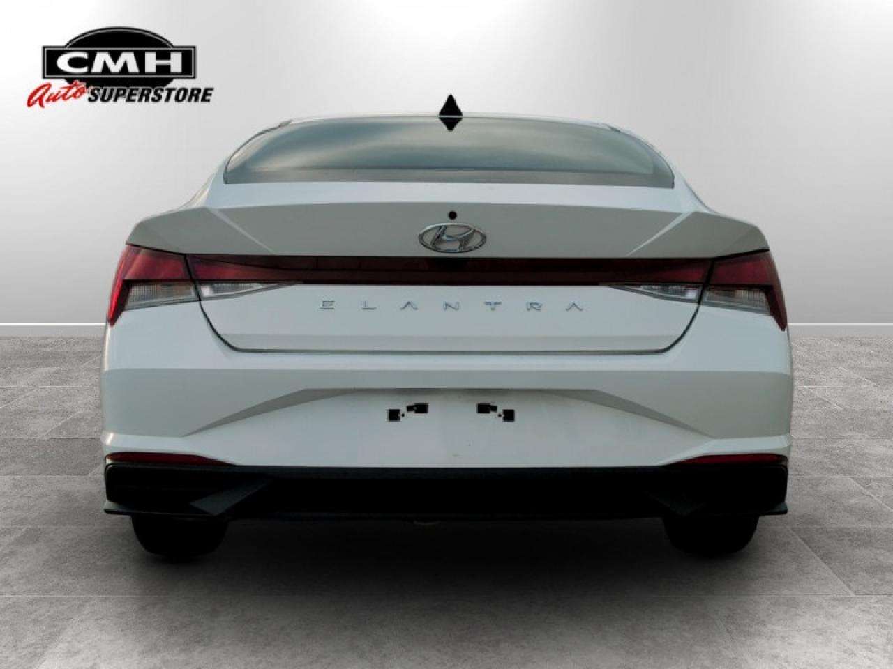 2022 Hyundai Elantra Preferred w/Sun and Tech  **SUNROOF** Photo3