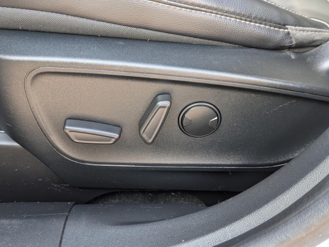 2021 Ford Escape SEL Photo