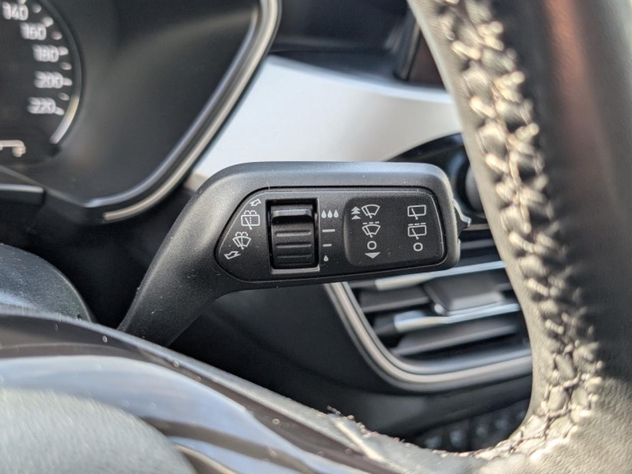 2021 Ford Escape SEL Photo