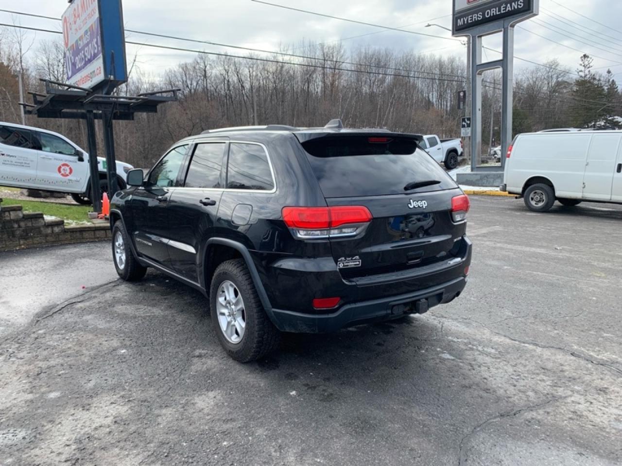 2016 Jeep Grand Cherokee Laredo Photo2