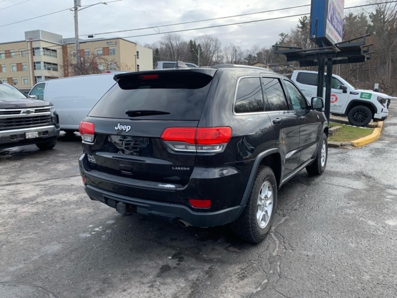 2016 Jeep Grand Cherokee Laredo Photo
