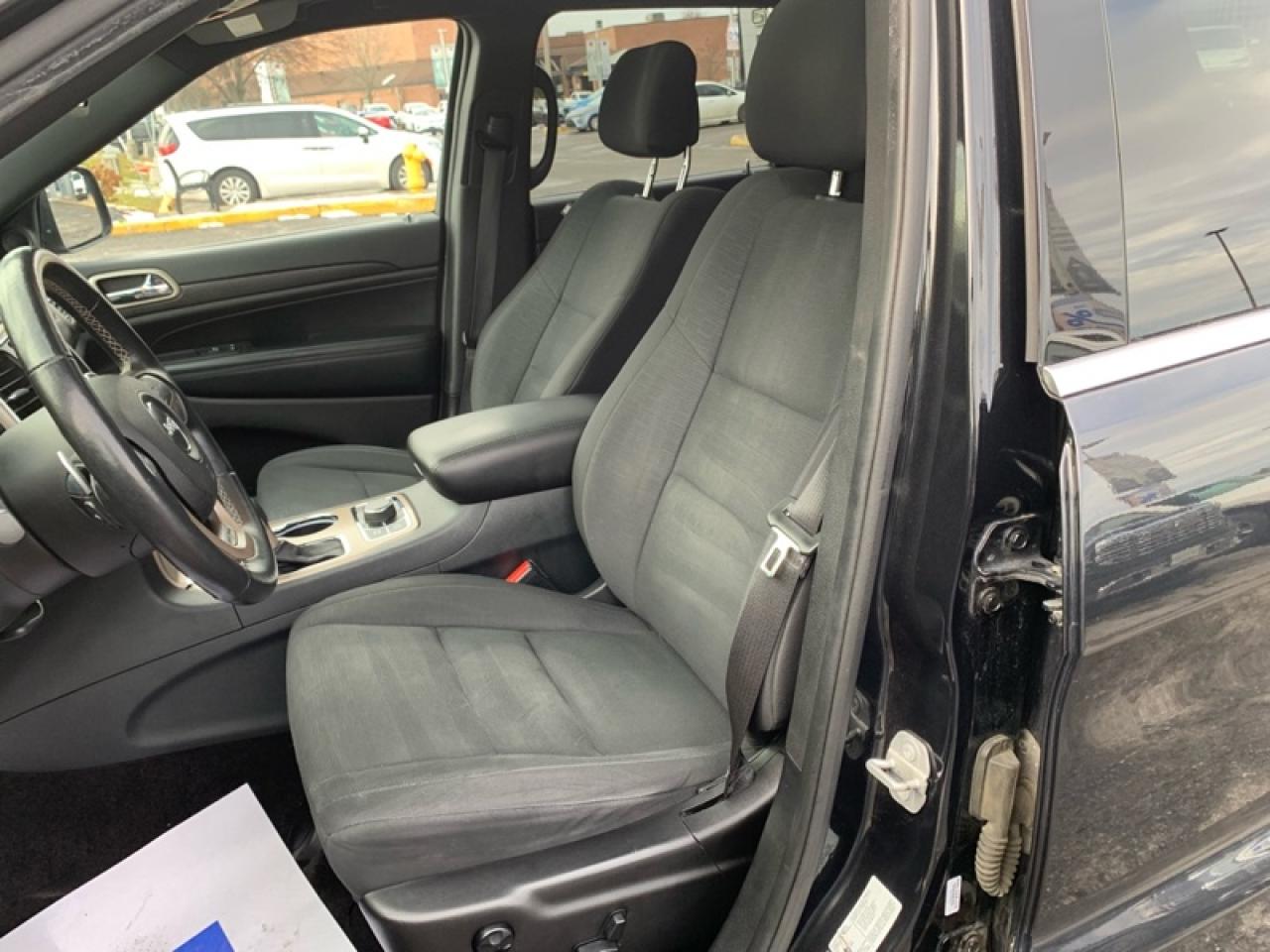 2016 Jeep Grand Cherokee Laredo Photo