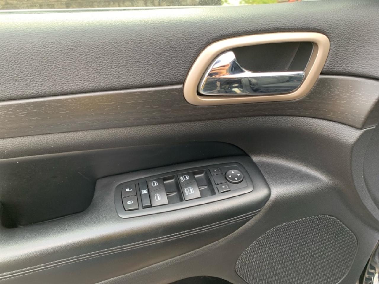 2016 Jeep Grand Cherokee Laredo Photo