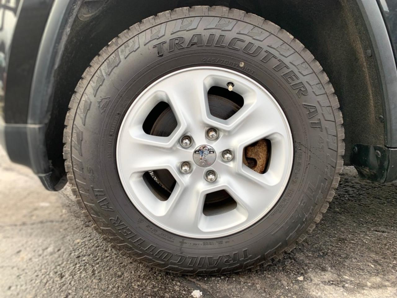 2016 Jeep Grand Cherokee Laredo Photo