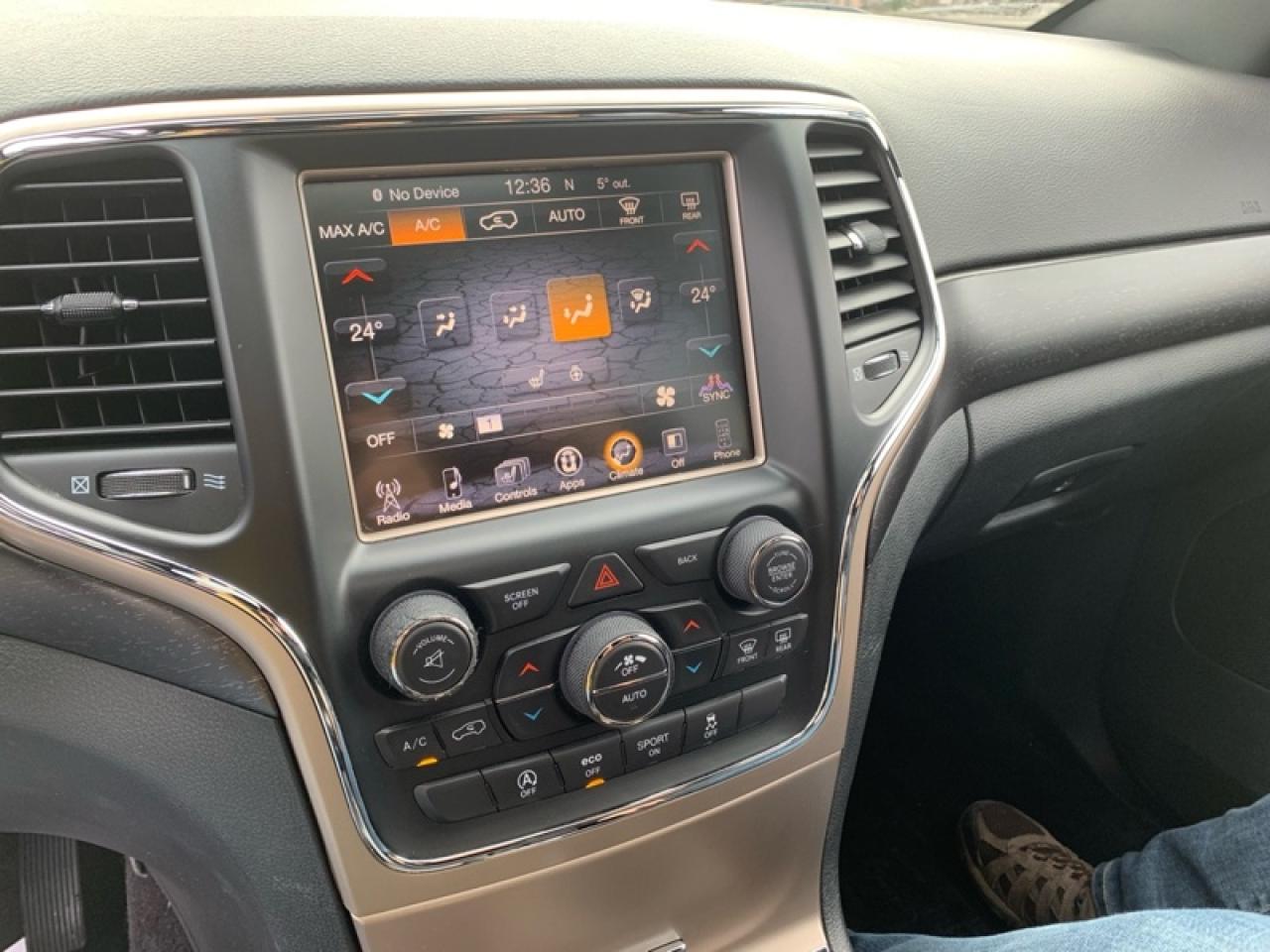 2016 Jeep Grand Cherokee Laredo Photo