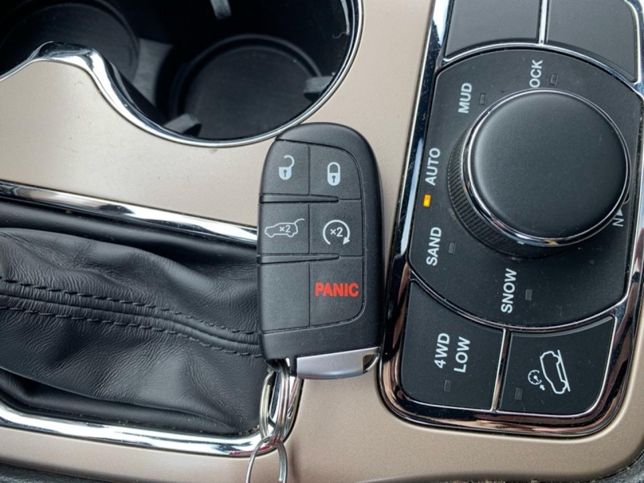 2016 Jeep Grand Cherokee Laredo Photo