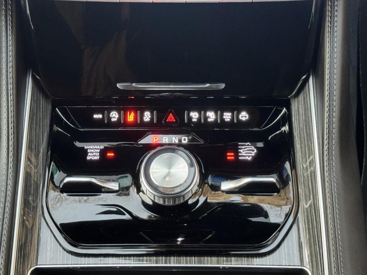 2022 Jeep Wagoneer Series II 4x4 Photo