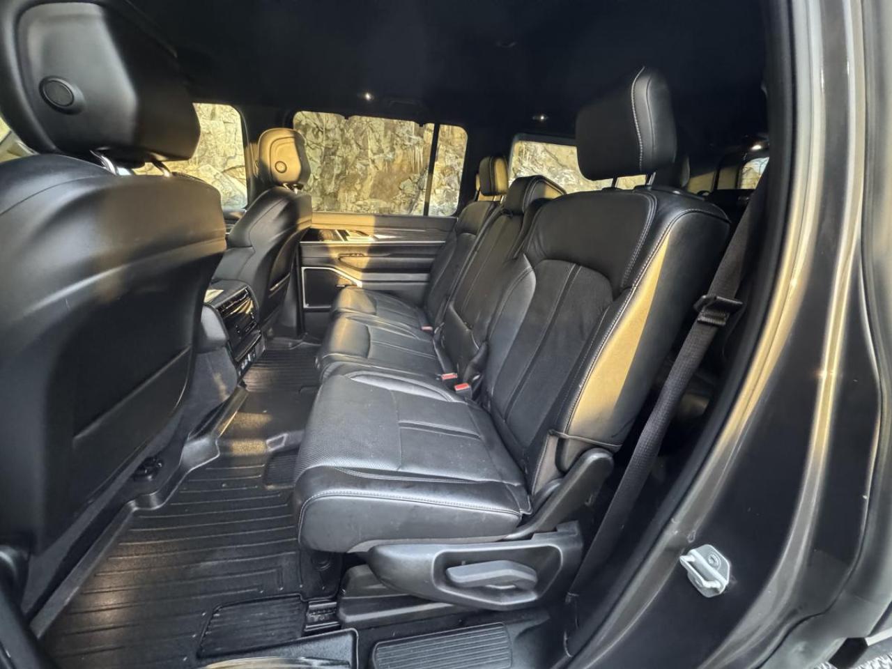 2022 Jeep Wagoneer Series II 4x4 Photo