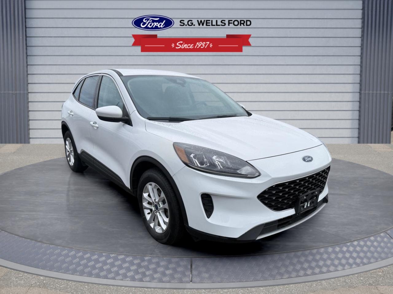 2020 Ford Escape SE Photo2