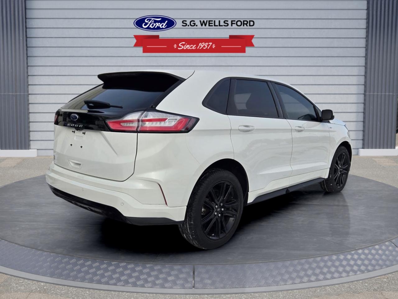 2022 Ford Edge SEL Photo