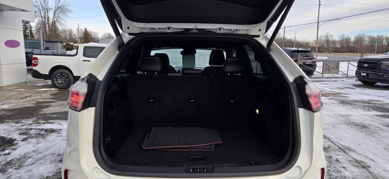 2022 Ford Edge SEL Photo