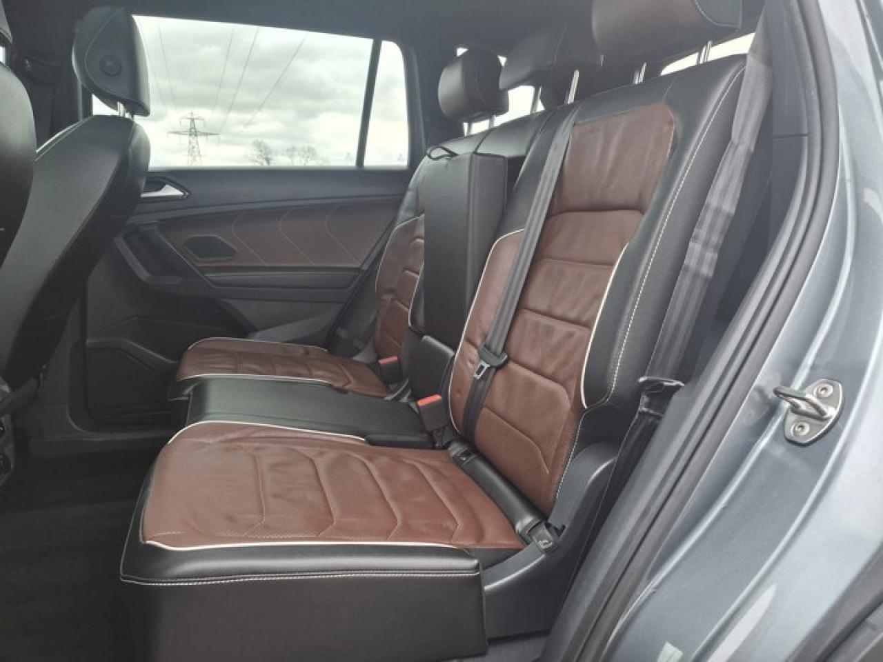 2023 Volkswagen Tiguan Highline R-Line 4Motion | Leather | Sunroof | Nav | 360 Camera | Fender Audio | and More ! Photo
