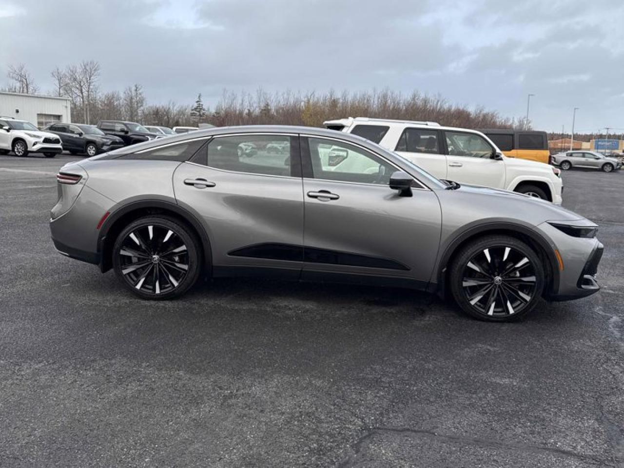 2023 Toyota Crown Platinum Hybrid MAX | AWD | Leather | Pano Roof | JBL | 360 Camera | Photo