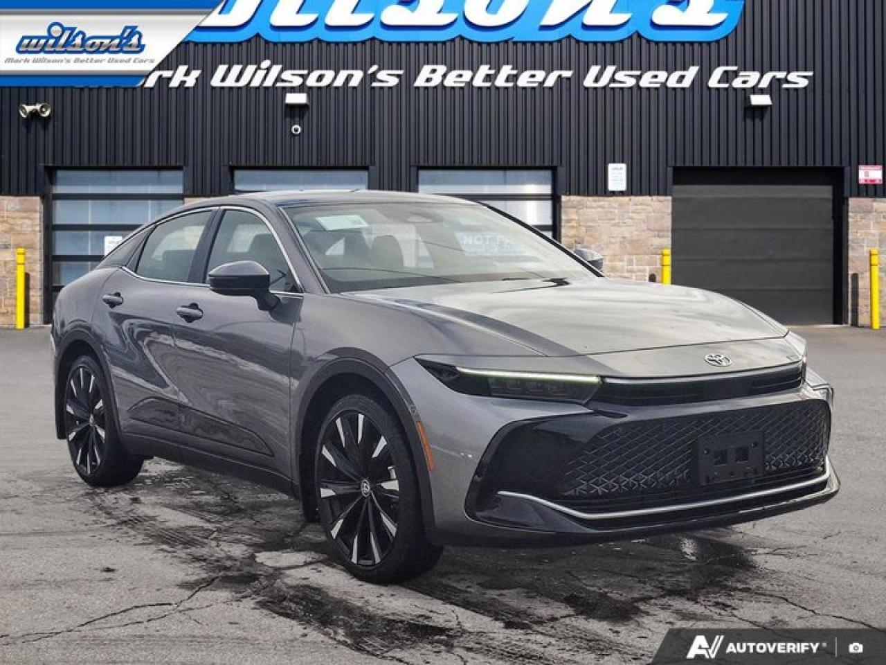 2023 Toyota Crown Platinum Hybrid MAX | AWD | Leather | Pano Roof | JBL | 360 Camera | Photo