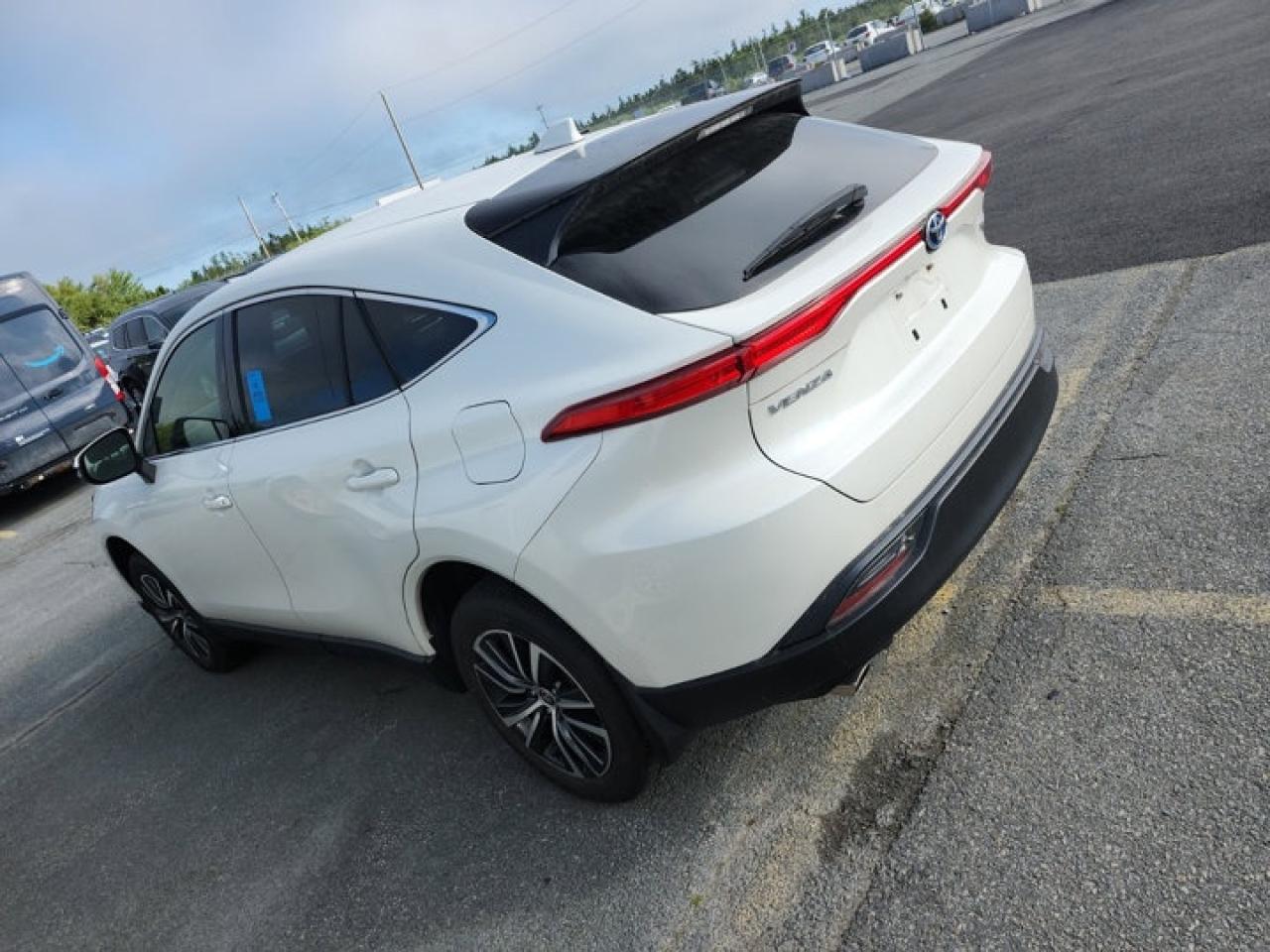 2022 Toyota Venza LE AWD | Hybrid | Power Seat | CarPlay + Android | Heated Seats | Adaptive Cruise | Rear Camera | Photo4