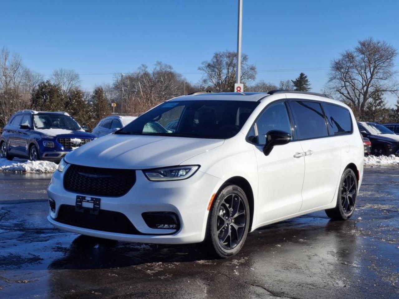 Used 2024 Chrysler Pacifica Touring-L | Leather | Pano Sunroof | S-Appearance Pkg | Heated Wheel + Seats | and More ! for sale in Guelph, ON