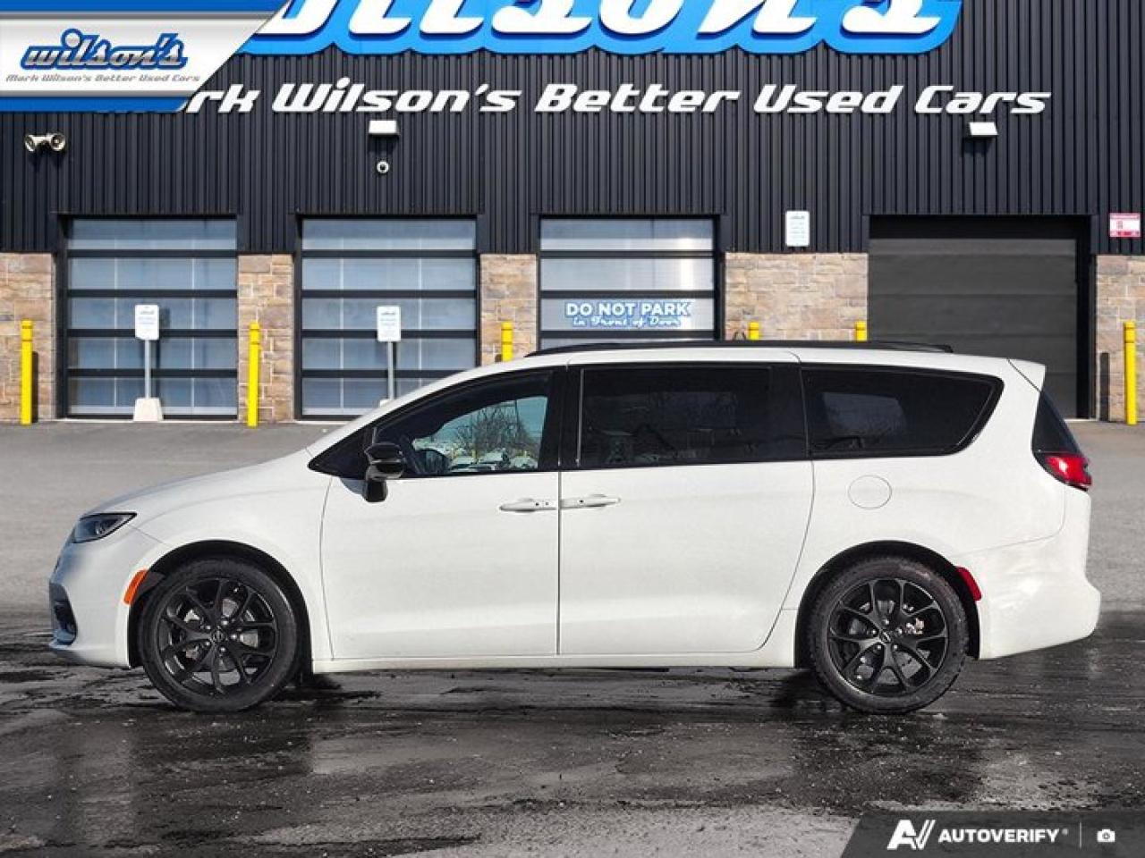 2024 Chrysler Pacifica Touring-L | Leather | Pano Sunroof | S-Appearance Pkg | Heated Wheel + Seats | and More ! Photo