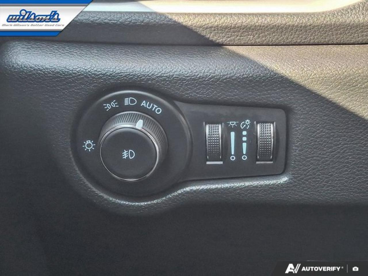 2024 Chrysler Pacifica Touring-L | Leather | Pano Sunroof | S-Appearance Pkg | Heated Wheel + Seats | and More ! Photo