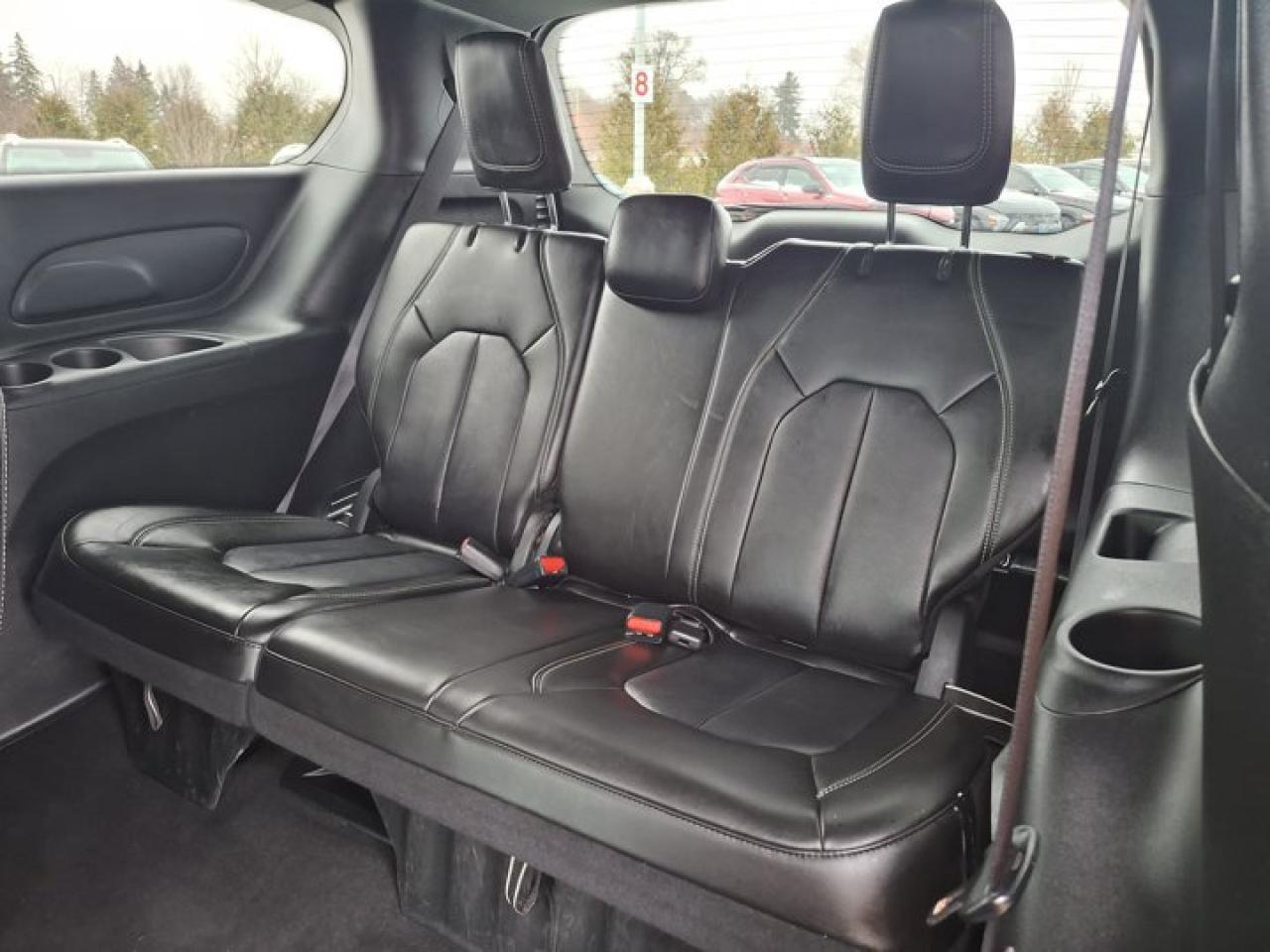 2024 Chrysler Pacifica Touring-L | Leather | Pano Sunroof | S-Appearance Pkg | Heated Wheel + Seats | and More ! Photo