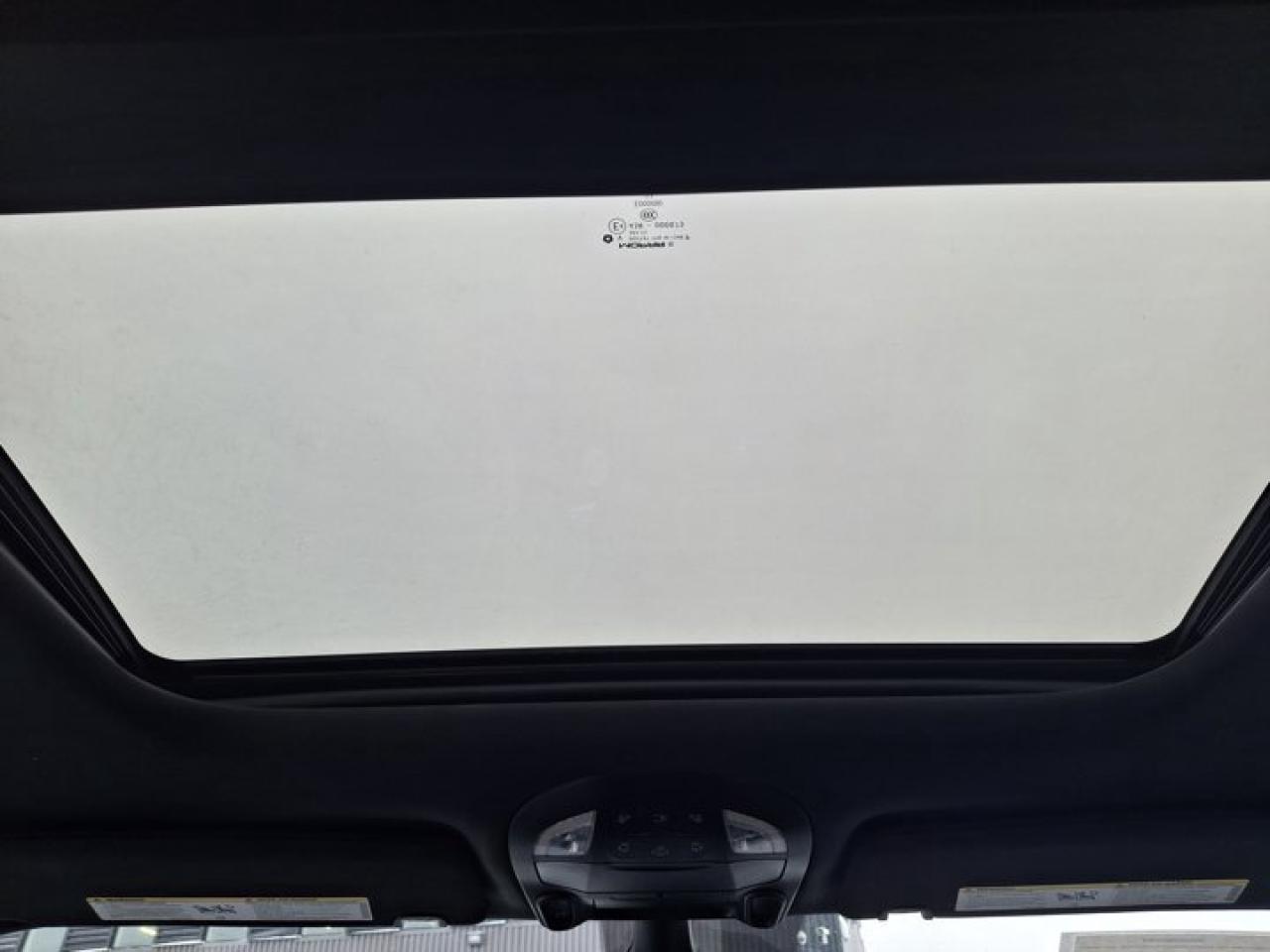 2024 Chrysler Pacifica Touring-L | Leather | Pano Sunroof | S-Appearance Pkg | Heated Wheel + Seats | and More ! Photo