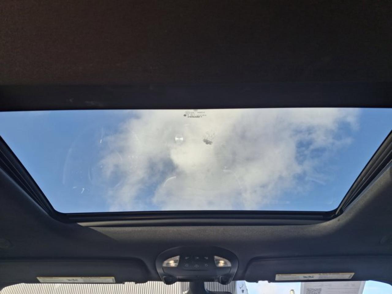 2024 Chrysler Pacifica Touring-L | Leather | Pano Sunroof | S-Appearance Pkg | Heated Wheel + Seats | and More ! Photo