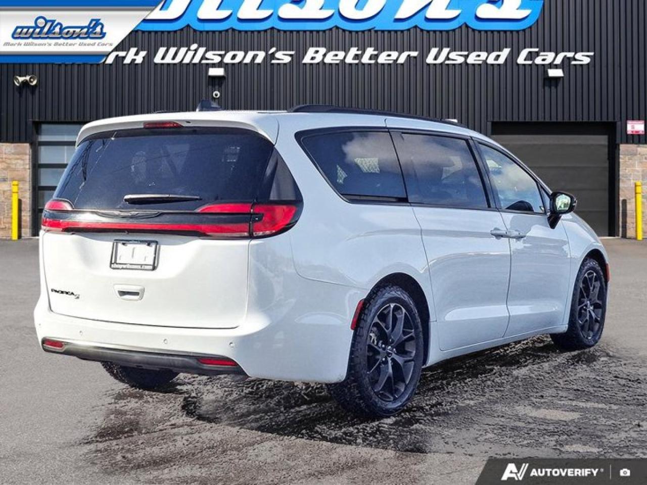 2024 Chrysler Pacifica Touring-L | Leather | Pano Sunroof | S-Appearance Pkg | Heated Wheel + Seats | and More ! Photo