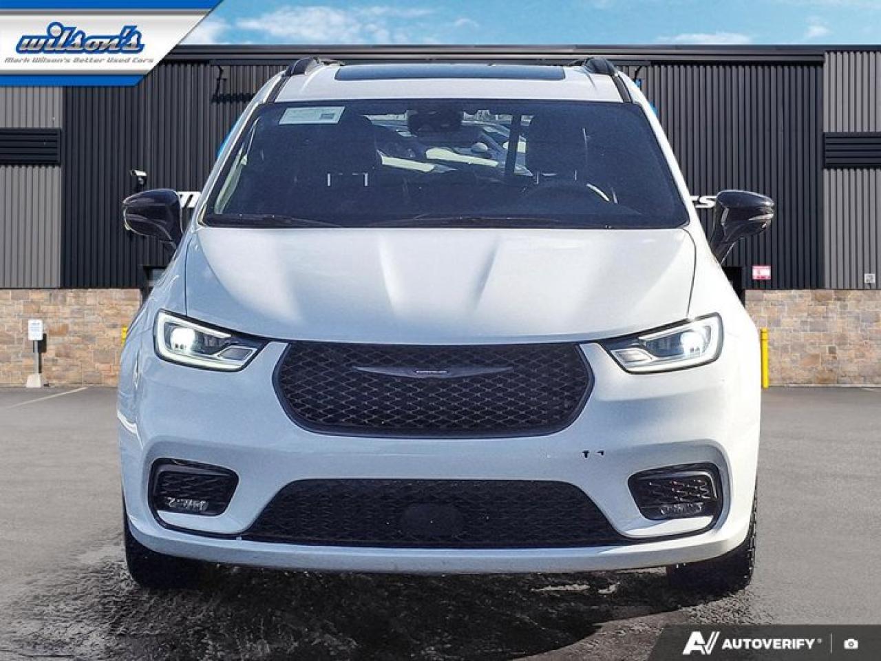 2024 Chrysler Pacifica Touring-L | Leather | Pano Sunroof | S-Appearance Pkg | Heated Wheel + Seats | and More ! Photo