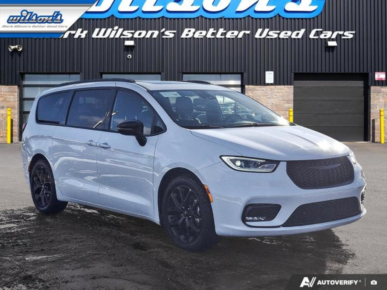 2024 Chrysler Pacifica Touring-L | Leather | Pano Sunroof | S-Appearance Pkg | Heated Wheel + Seats | and More ! Photo