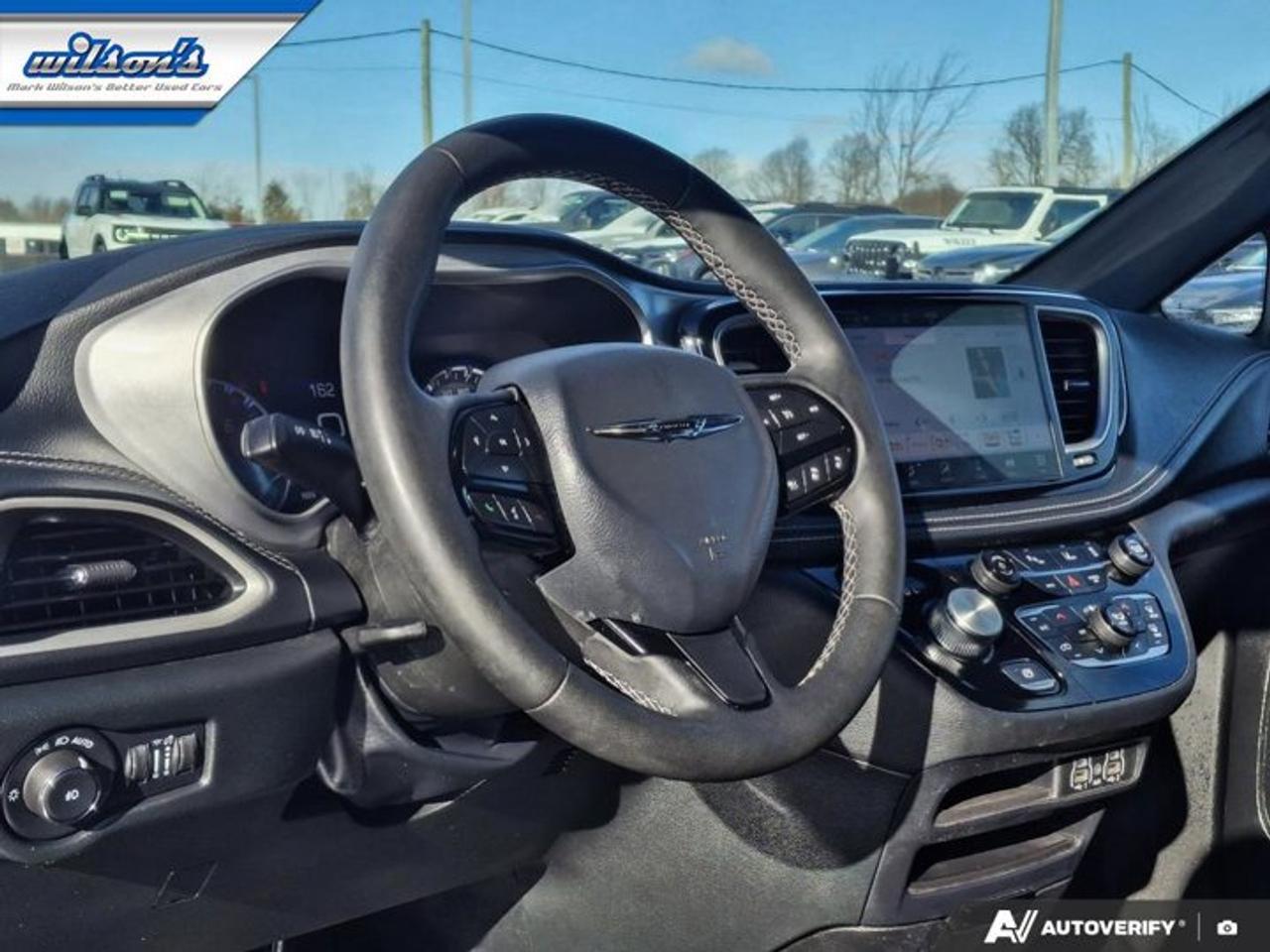 2024 Chrysler Pacifica Touring-L | Leather | Pano Sunroof | S-Appearance Pkg | Heated Wheel + Seats | and More ! Photo