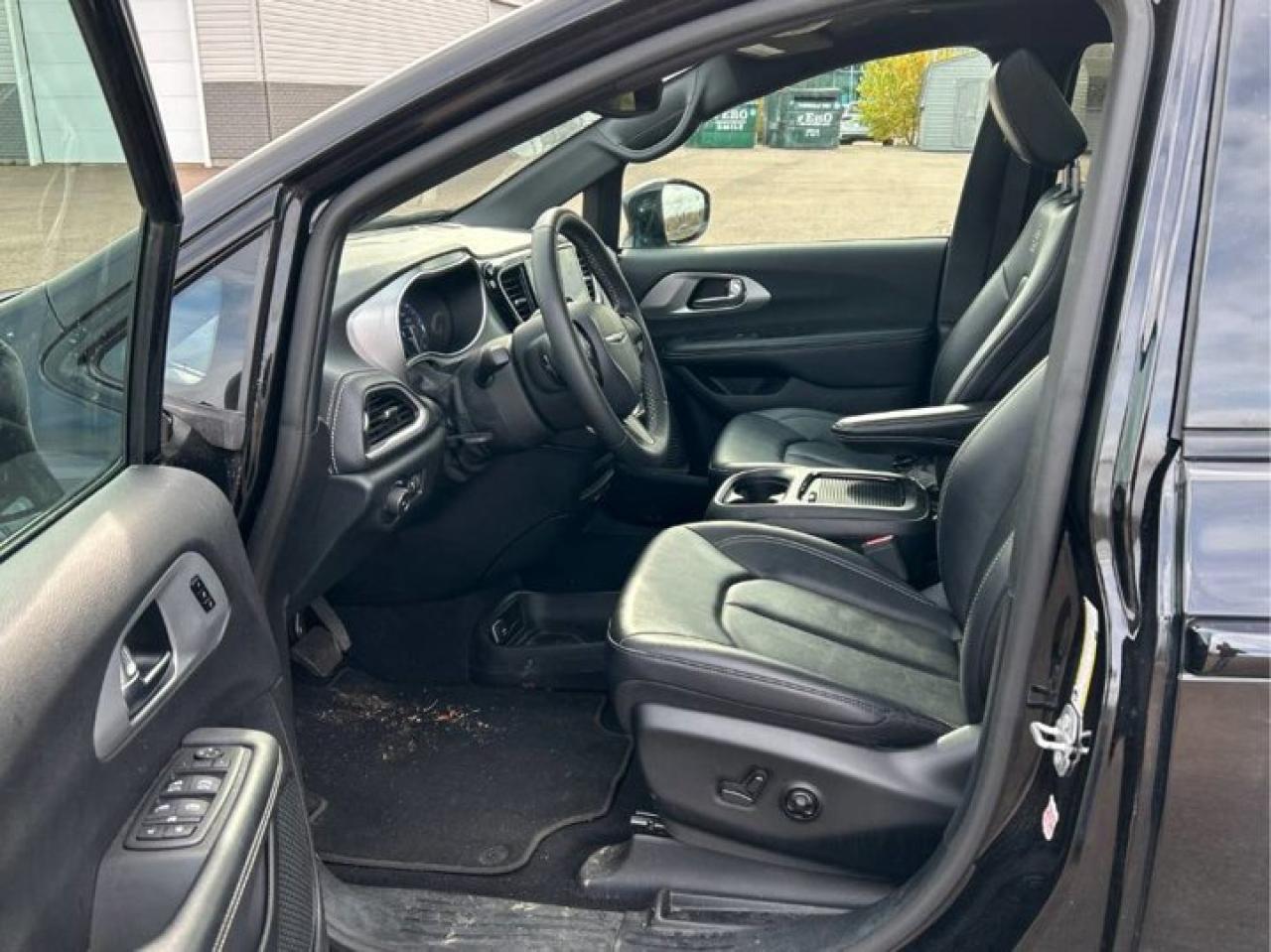 2024 Chrysler Pacifica Touring-L | Leather | Pano Sunroof | S-Appearance Pkg | Heated Wheel + Seats | and More ! Photo2