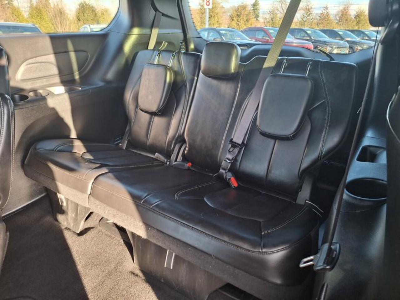 2024 Chrysler Pacifica Touring-L | Leather | Pano Sunroof | S-Appearance Pkg | Heated Wheel + Seats | and More ! Photo