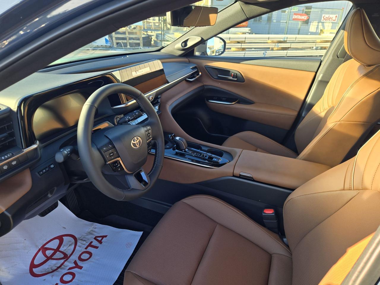 2025 Toyota Crown Signia LIMITED - ADVANCED TECHNOLOGY Photo