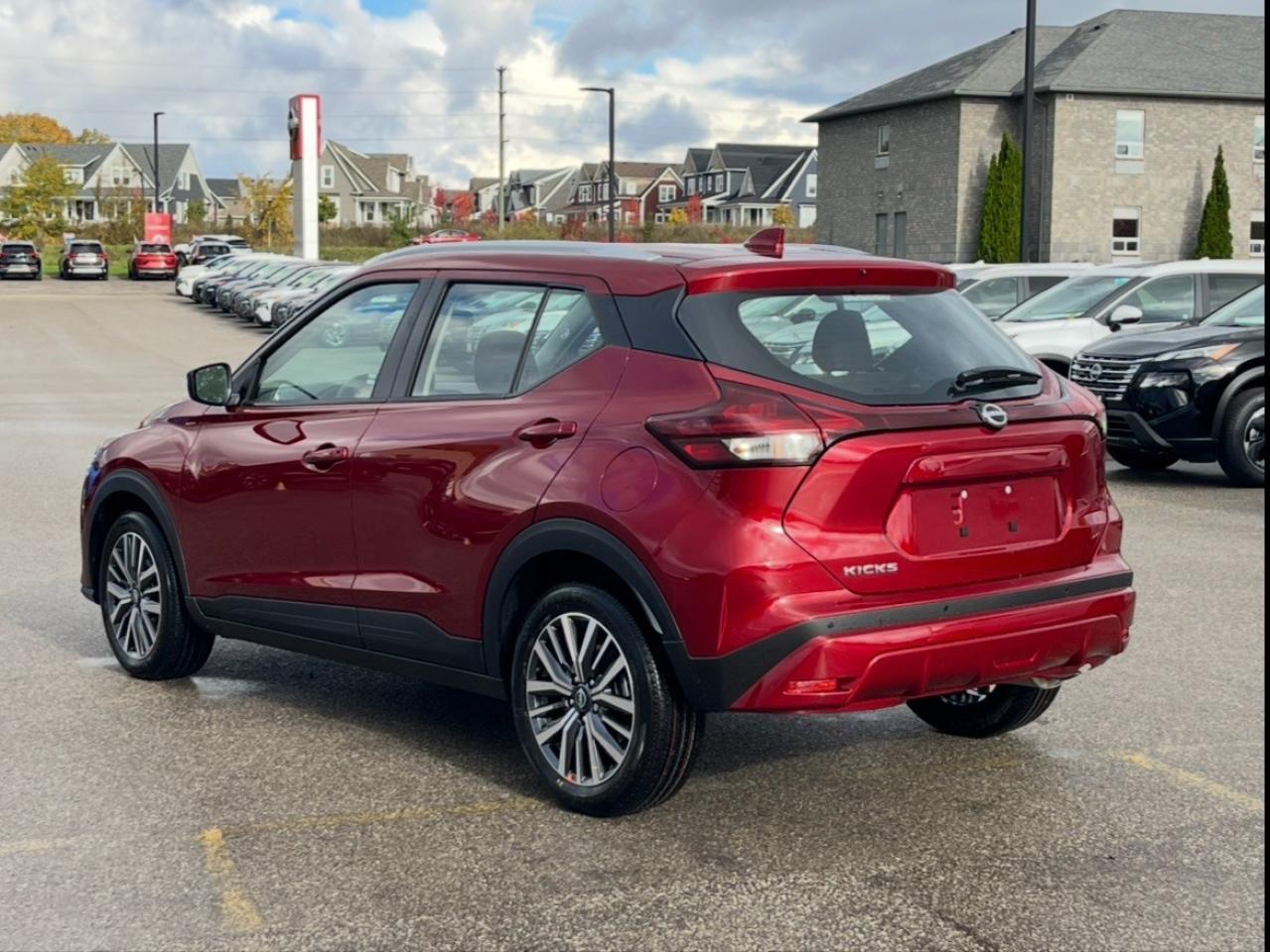 2025 Nissan Kicks Play SV FWD Photo