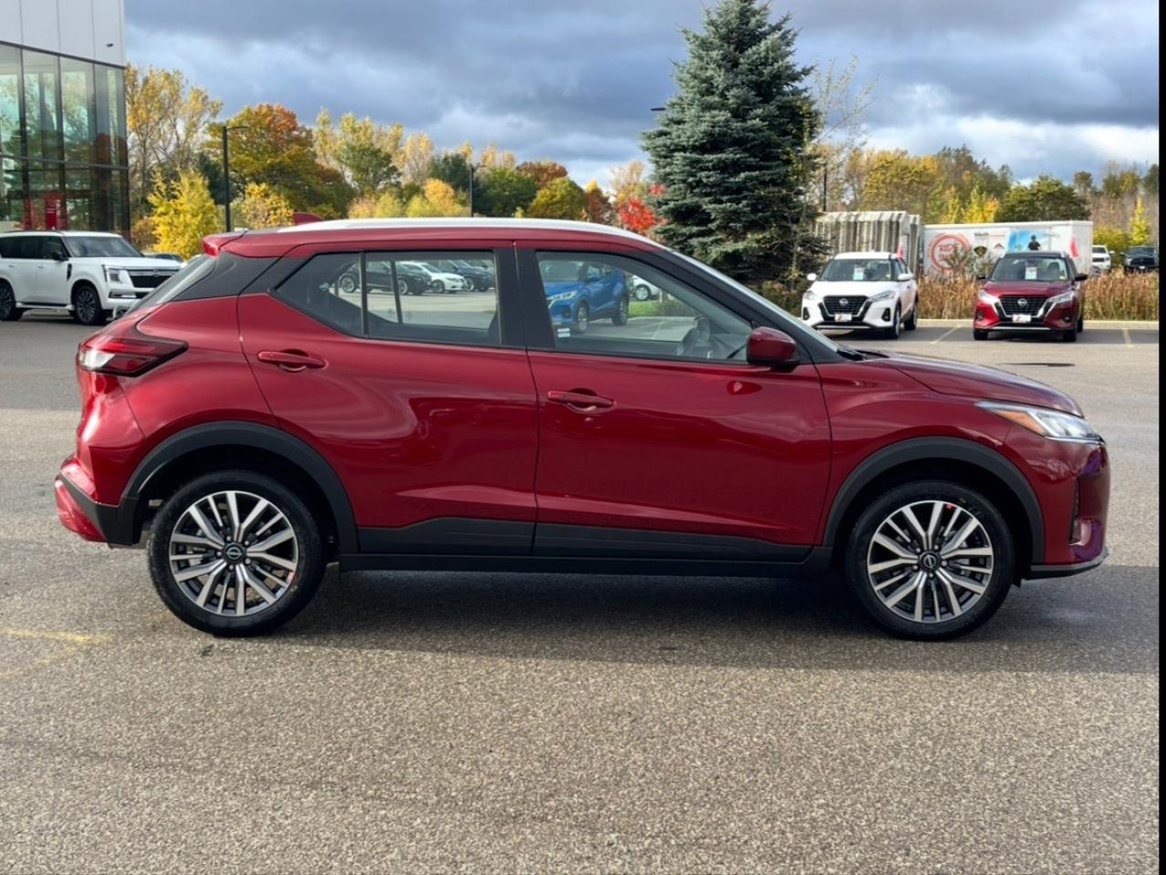 2025 Nissan Kicks Play SV FWD Photo