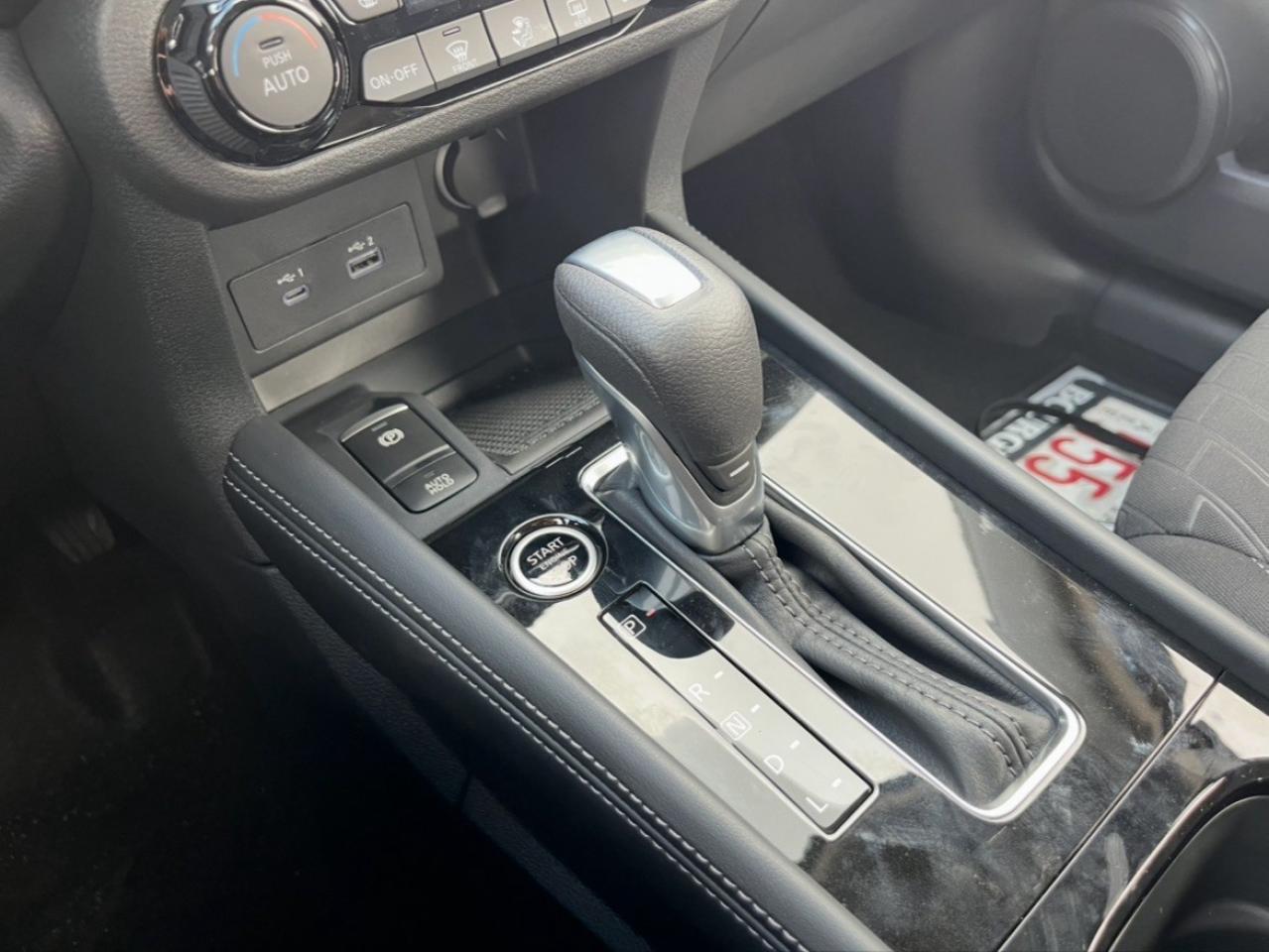 2025 Nissan Kicks Play SV FWD Photo