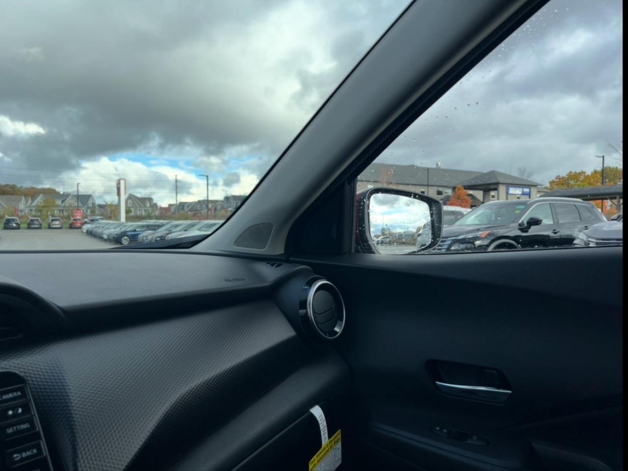 2025 Nissan Kicks Play SV FWD Photo