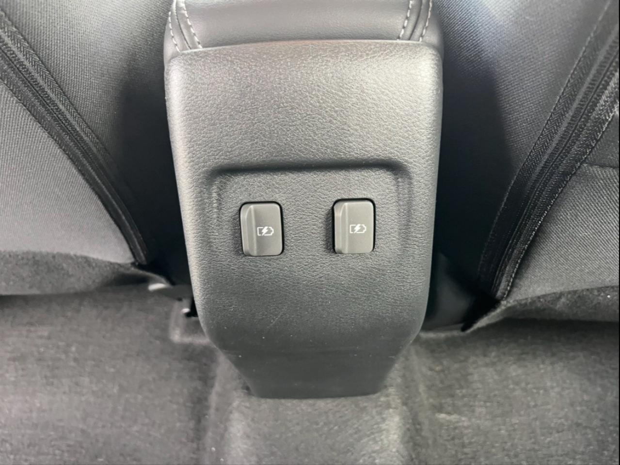 2025 Nissan Kicks Play SV FWD Photo