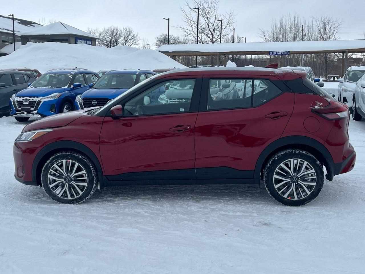 2025 Nissan Kicks Play SV FWD Photo4